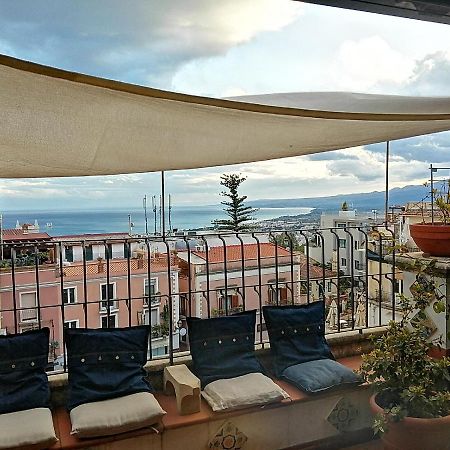Aly Art Apartment Taormina Duomo, Gulf & Etna View エクステリア 写真