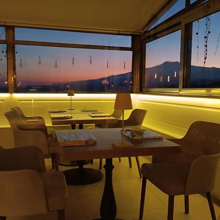Aly Art Apartment Taormina Duomo, Gulf & Etna View エクステリア 写真