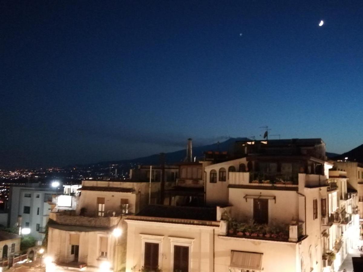 Aly Art Apartment Taormina Duomo, Gulf & Etna View エクステリア 写真