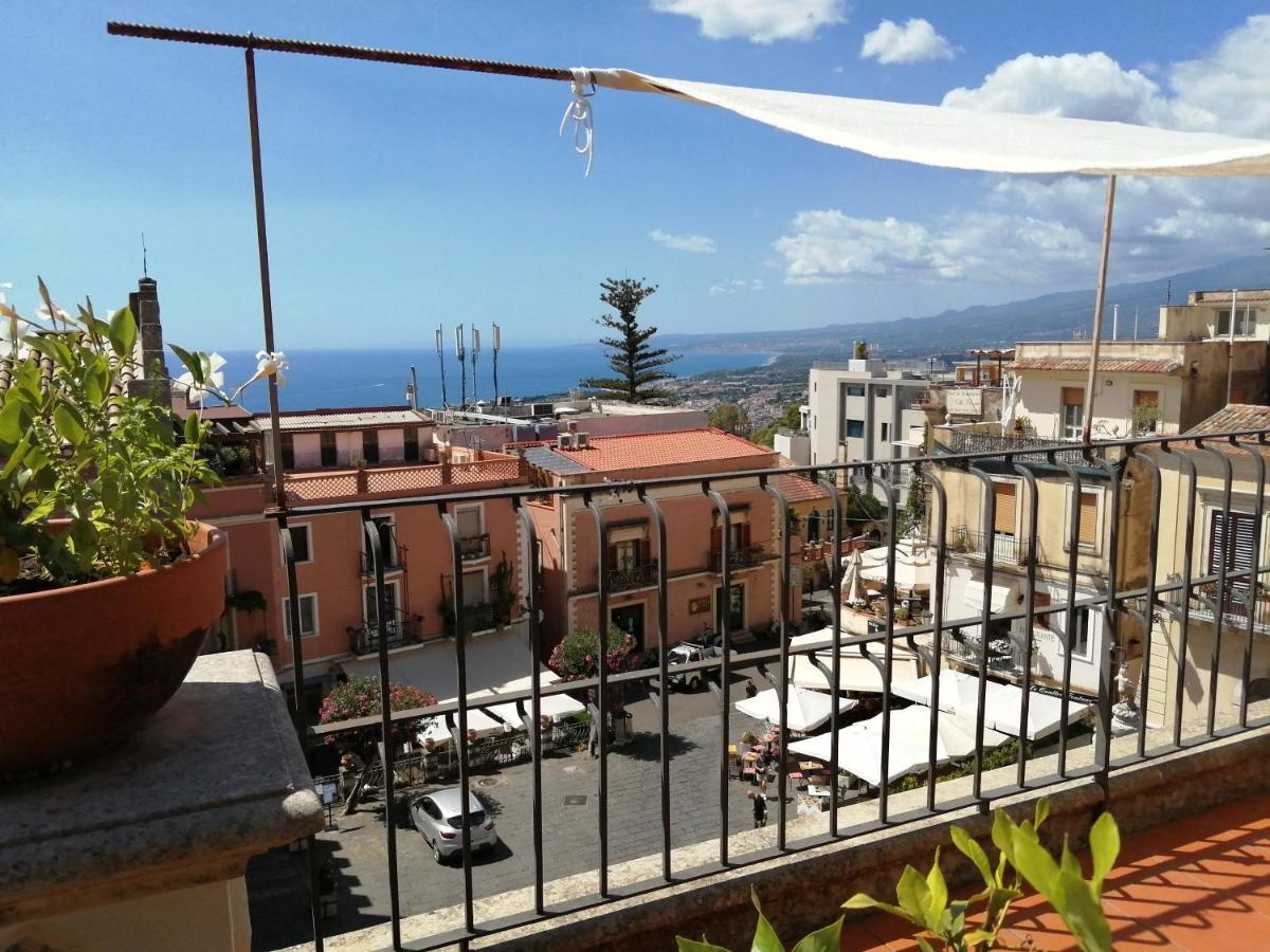 Aly Art Apartment Taormina Duomo, Gulf & Etna View エクステリア 写真