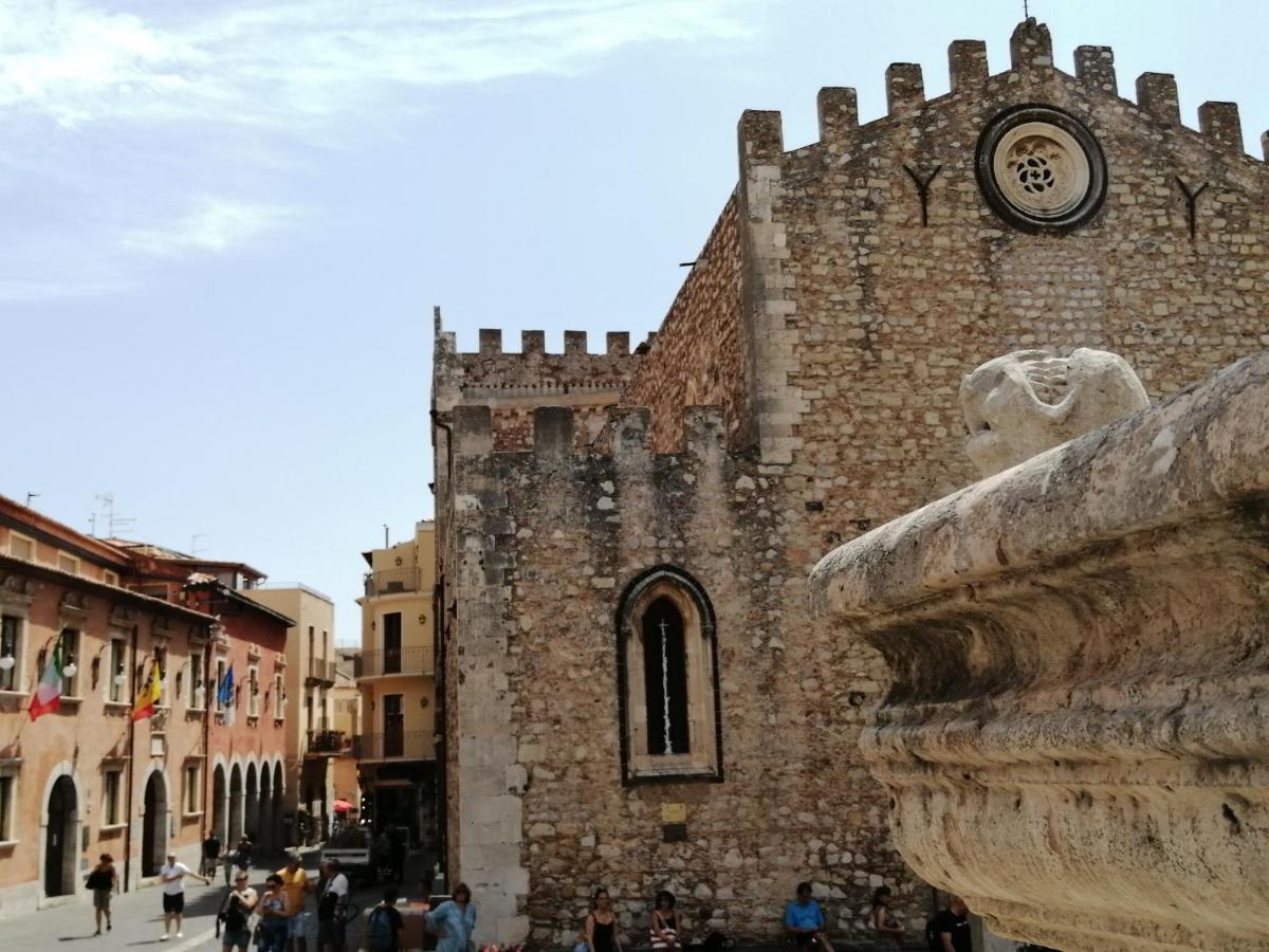 Aly Art Apartment Taormina Duomo, Gulf & Etna View エクステリア 写真