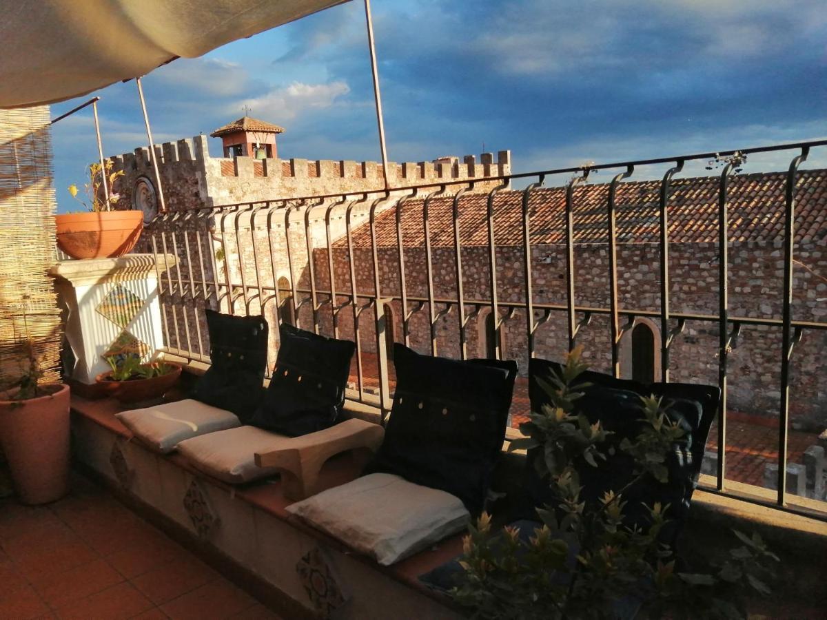 Aly Art Apartment Taormina Duomo, Gulf & Etna View エクステリア 写真