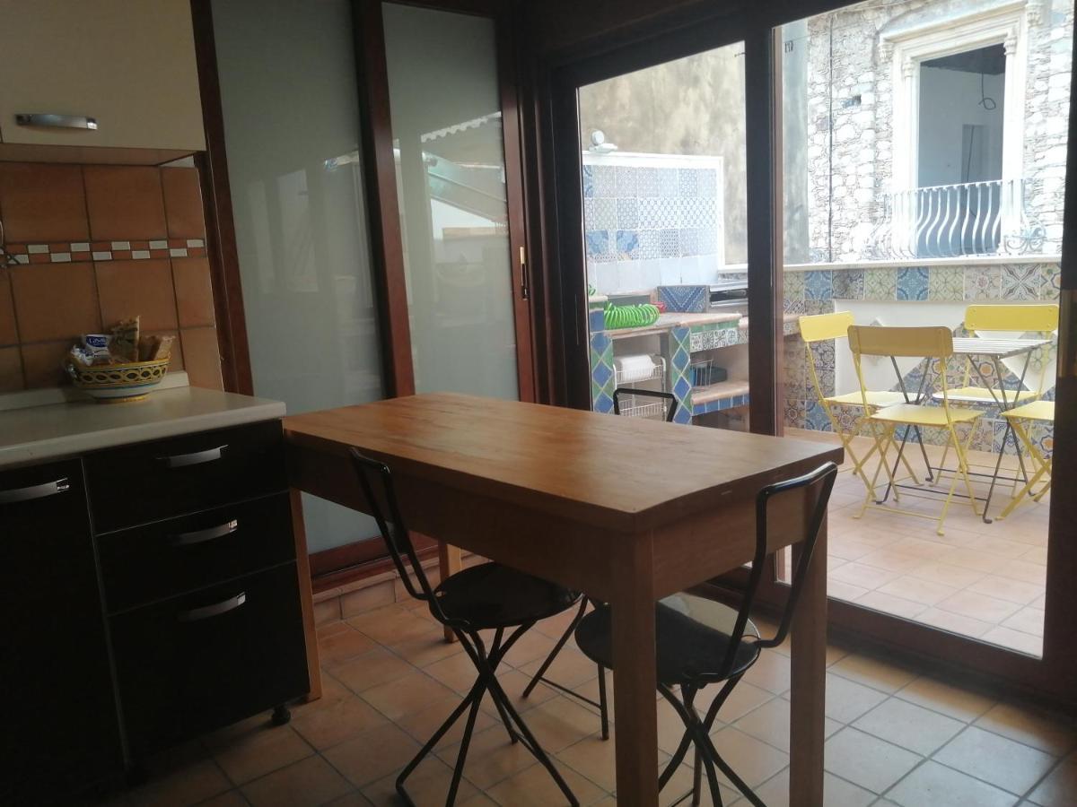Aly Art Apartment Taormina Duomo, Gulf & Etna View エクステリア 写真