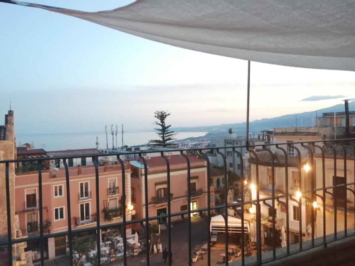 Aly Art Apartment Taormina Duomo, Gulf & Etna View エクステリア 写真