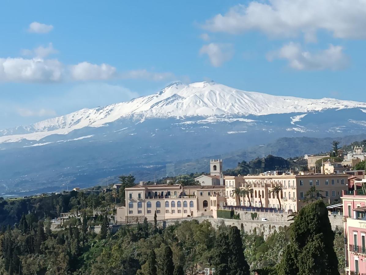 Aly Art Apartment Taormina Duomo, Gulf & Etna View エクステリア 写真