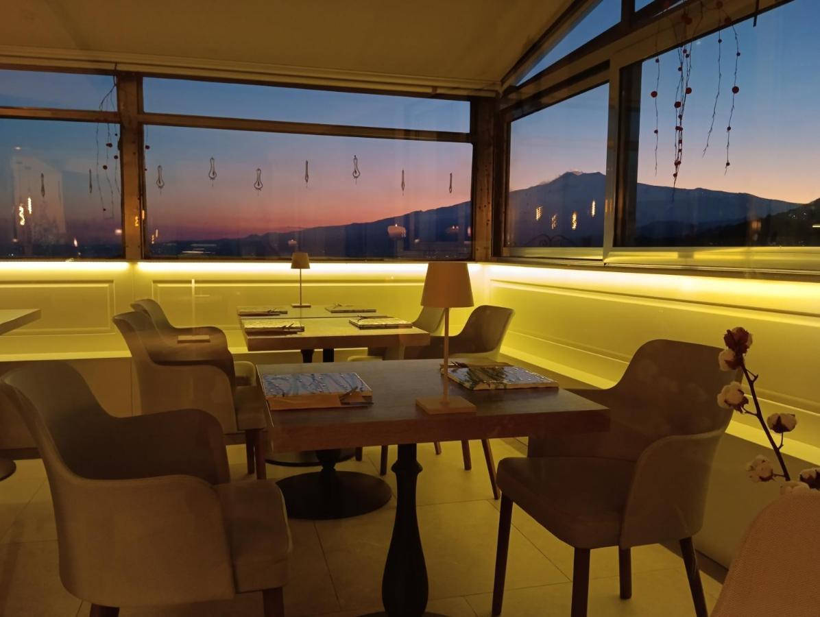 Aly Art Apartment Taormina Duomo, Gulf & Etna View エクステリア 写真